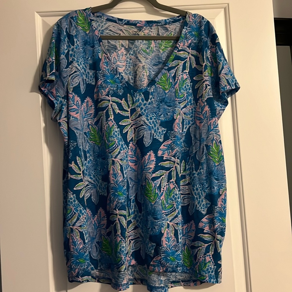 EUC Lilly Pullitzer Blue Top in 2xl